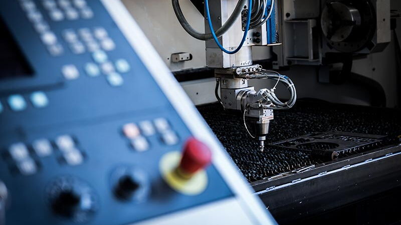 Fräsmaschine in Aktion